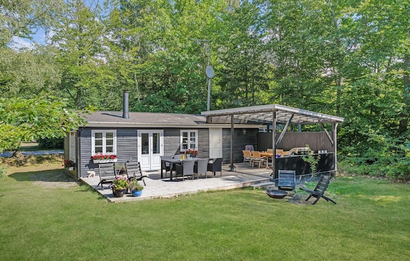 Outdoor dining - 2 bedroom beach front home in Rønne (Rønne)