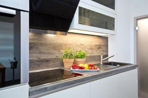 Refrigerador, microondas, horno y lavavajillas 