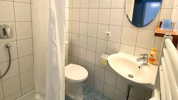 Dusch, hårtork och handdukar