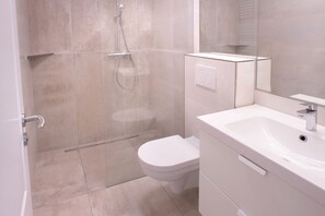 Shower - 1-room apt. No. 4 - Apartment in the house sea view (Wiek)