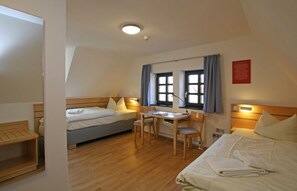 1 bedroom, desk, bed sheets, wheelchair access - Single Room - Protestant Augustinian Monastery in Erfurt (Erfurt)