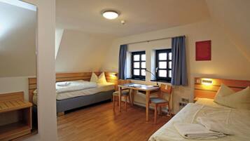 1 Schlafzimmer, Schreibtisch, Bettwäsche, Rollstuhlgeeignet