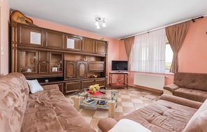 Fernseher, Tischfußball, Stereoanlage