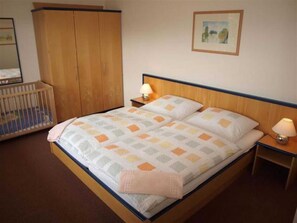 3 chambres, coffres-forts dans les chambres, lit parapluie, Wi-Fi