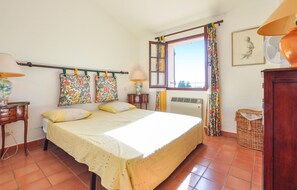 3 Schlafzimmer, Reisekinderbett, kostenloses WLAN, Bettwäsche