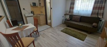 Holiday apartment with large garden, internet and air conditioning