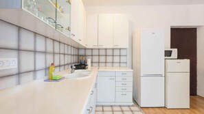 Kjøleskap, kokeplater og fryser