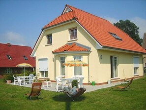 Outdoor dining - Apartment 2 (1st floor) - Landhaus Storchenblick **** WE-20160 (Putbus)
