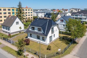 Unclassified image, 4 of 15, button