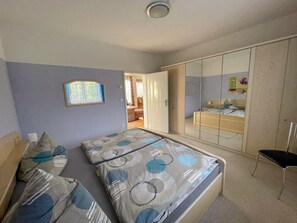 2 bedrooms, travel crib, WiFi, bed sheets