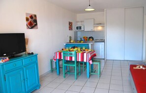 Fridge, stovetop - Beautiful apartment in Cerbere (Cerbere)