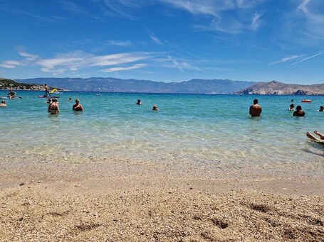Beach nearby. Holiday apartment with air conditioning and Wi-Fi