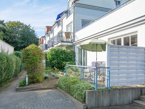 Unclassified image, 3 of 25, button