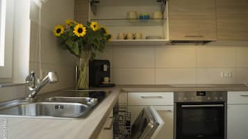 Refrigerador, horno, parrilla de estufa y lavavajillas