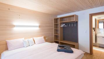 1 Schlafzimmer, Schreibtisch, WLAN, Bettwäsche