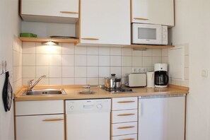 Fridge, microwave, dishwasher - (150) 3-room apartment - Apartment house Waldhaus (Kühlungsborn)
