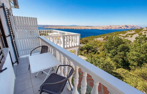 Nice apartment in Jablanac with kitchen