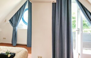 2 bedrooms, travel cot, free WiFi