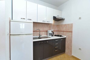 Fridge, stovetop, coffee/tea maker, cookware/dishes/utensils