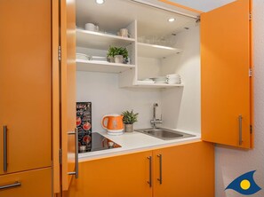 Kühlschrank, Mikrowelle, Ofen, Geschirrspüler