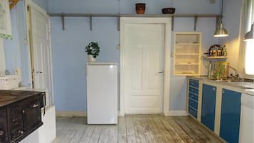 Fridge, stovetop, dishwasher, coffee/tea maker