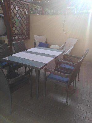 Outdoor dining