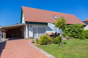 Unclassified image, 2 of 34, button