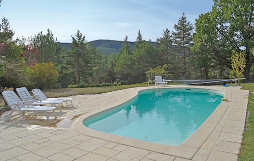 Lovely home in La Bastide