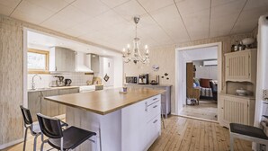 Coffee/tea maker, fridge, microwave, stovetop - 2 bedroom stunning home in Slite (Slite)