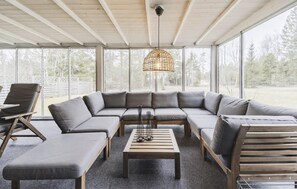 Fernseher, Kamin, DVD-Player