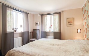 2 bedrooms, travel crib, WiFi