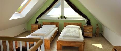 2 bedrooms, travel cot, WiFi