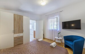 1 Schlafzimmer, Reisekinderbett, Bettwäsche