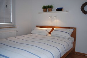 2 bedrooms, travel cot, WiFi