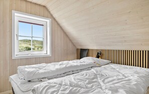 5 bedrooms, travel cot, free WiFi