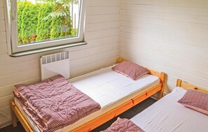 Travel crib, free WiFi