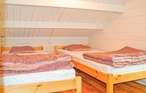Travel cot, free WiFi