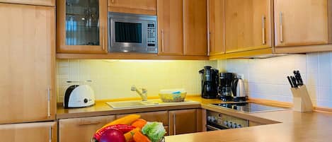 Frigorifero, microonde, forno, lavastoviglie