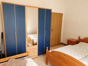 1 bedroom, WiFi, bed sheets