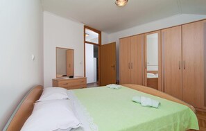 2 bedrooms, free WiFi, bed sheets - Cozy apartment in Misevac with house sea view (Misevac)