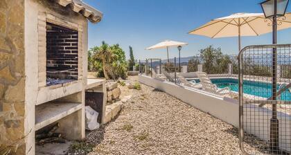 Lovely home in Iznájar