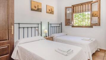 5 chambres, lit parapluie, Wi-Fi gratuit, draps fournis