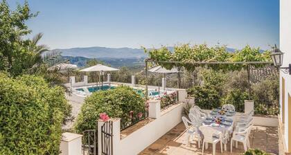 Lovely home in Iznájar