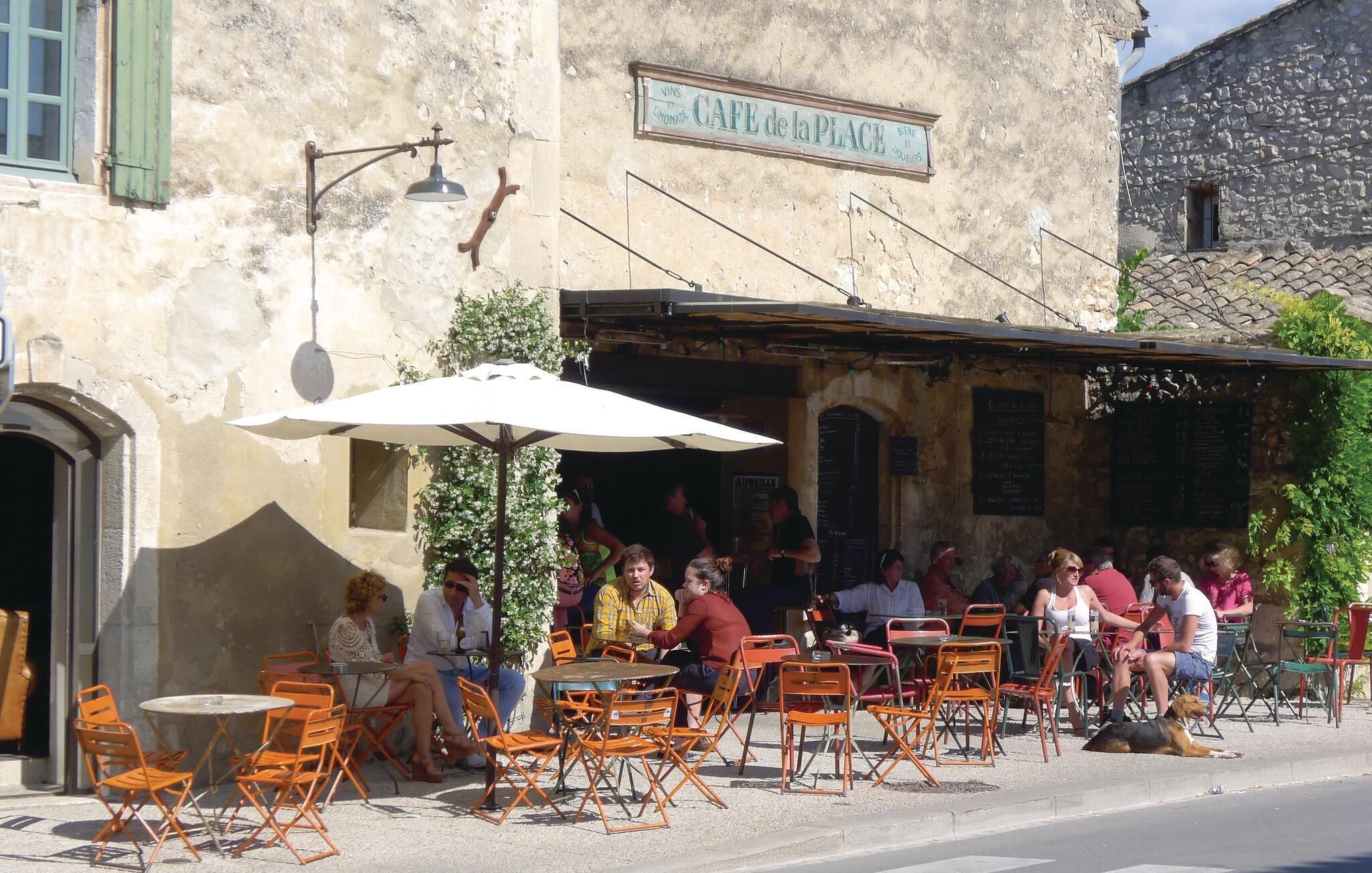 تناول الطعام بالخارج