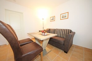 Dining - MR: 1-room apartment Kleine Perle with terrace - 1-room apartment Kleine Perle (Baabe)