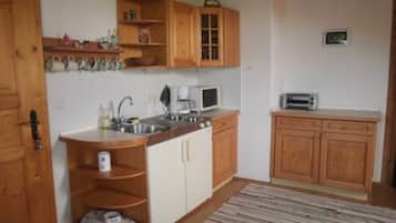Kühlschrank, Mikrowelle, Hochstuhl