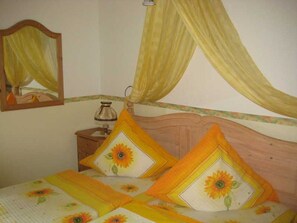 1 quarto, berço de viagem