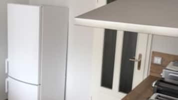 Kühlschrank, Mikrowelle, Ofen, Geschirrspüler