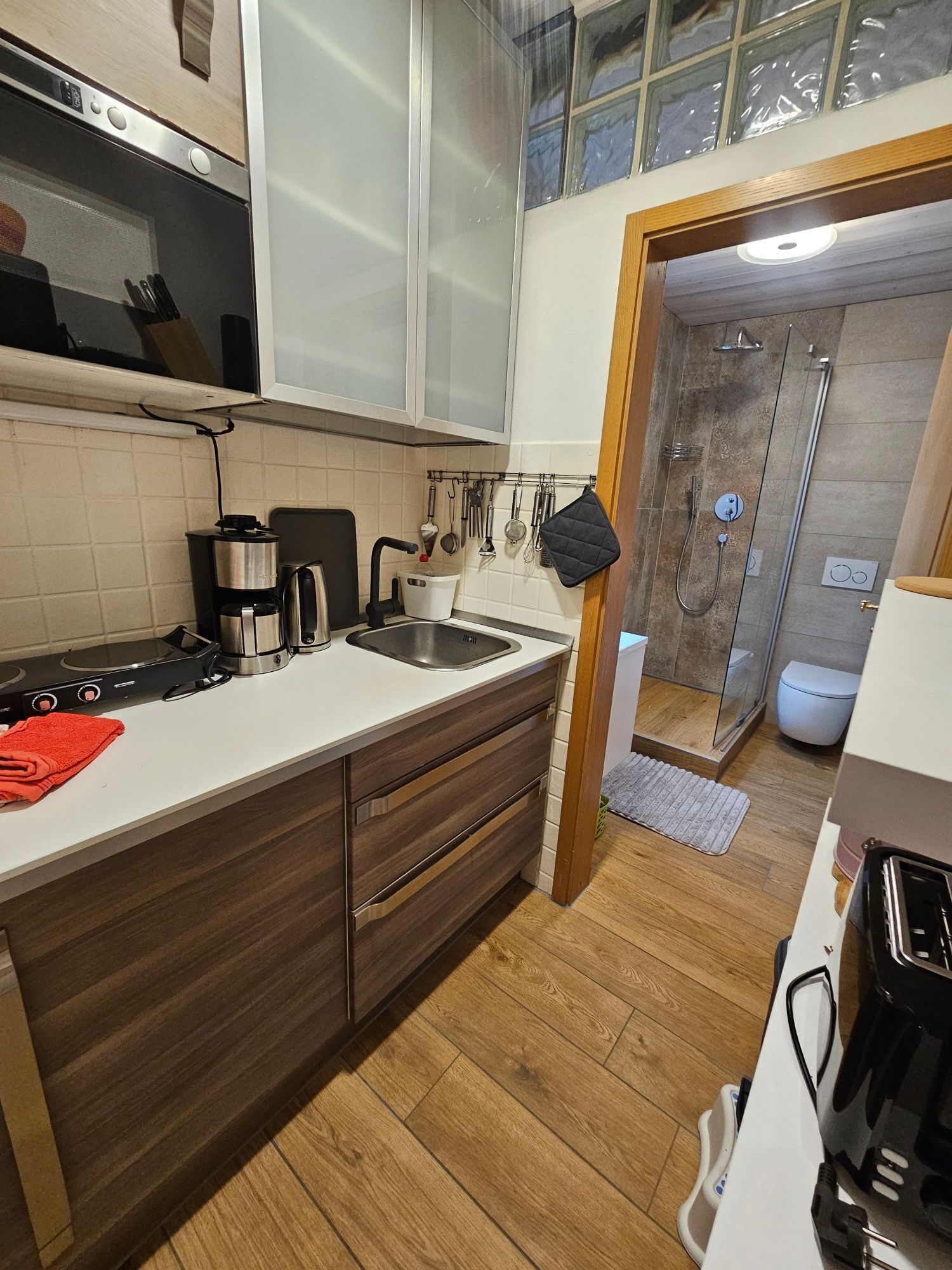 Fridge, microwave