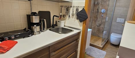 Fridge, microwave